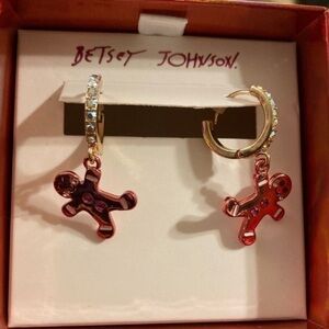 BETSEY JOHNSON Christmas Holiday
Gingerbread Crystals Huggy Hoop
Earrings NWT